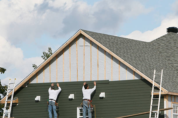 Professional Emergency Siding Repair technician working in Holly Hill, SC